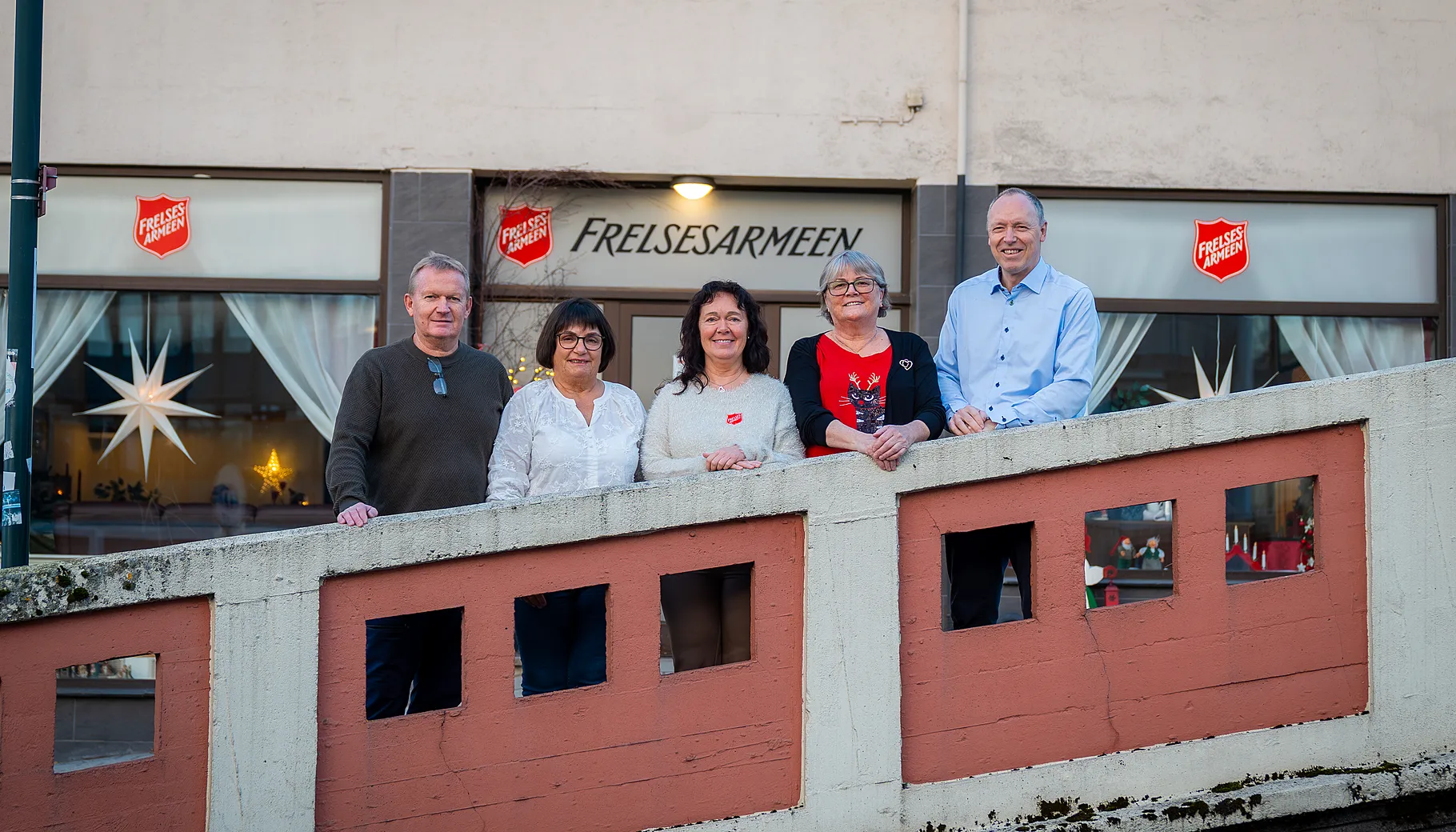 De frivillige bærer Varmestua – uten deres varme og innsats ville ikke tilbudet vært det samme. Fra venstre Reidar Solen, Anne Solem, Cecilie Tennøy, Mimmi Mork og Ivar Kosberg. De frivillige bærer Varmestua – uten deres varme og innsats ville ikke tilbudet vært det samme. Fra venstre Reidar Solen, Anne Solem, Cecilie Tennøy, Mimmi Mork og Ivar Kosberg.