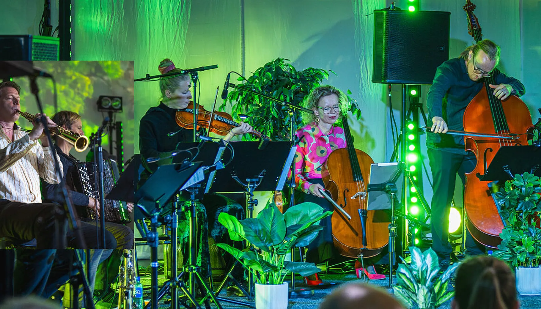 Sigurd Hole – kontrabass, Torben Snekkestad – saksofon, Frode Haltli – akkordeon, Helga Myhr -hardingfele, Tanja Orning – cello, Håkon Aase – fiolin, Knut Kvifte Nesheim – slagverk. Foto: Istad Kraft