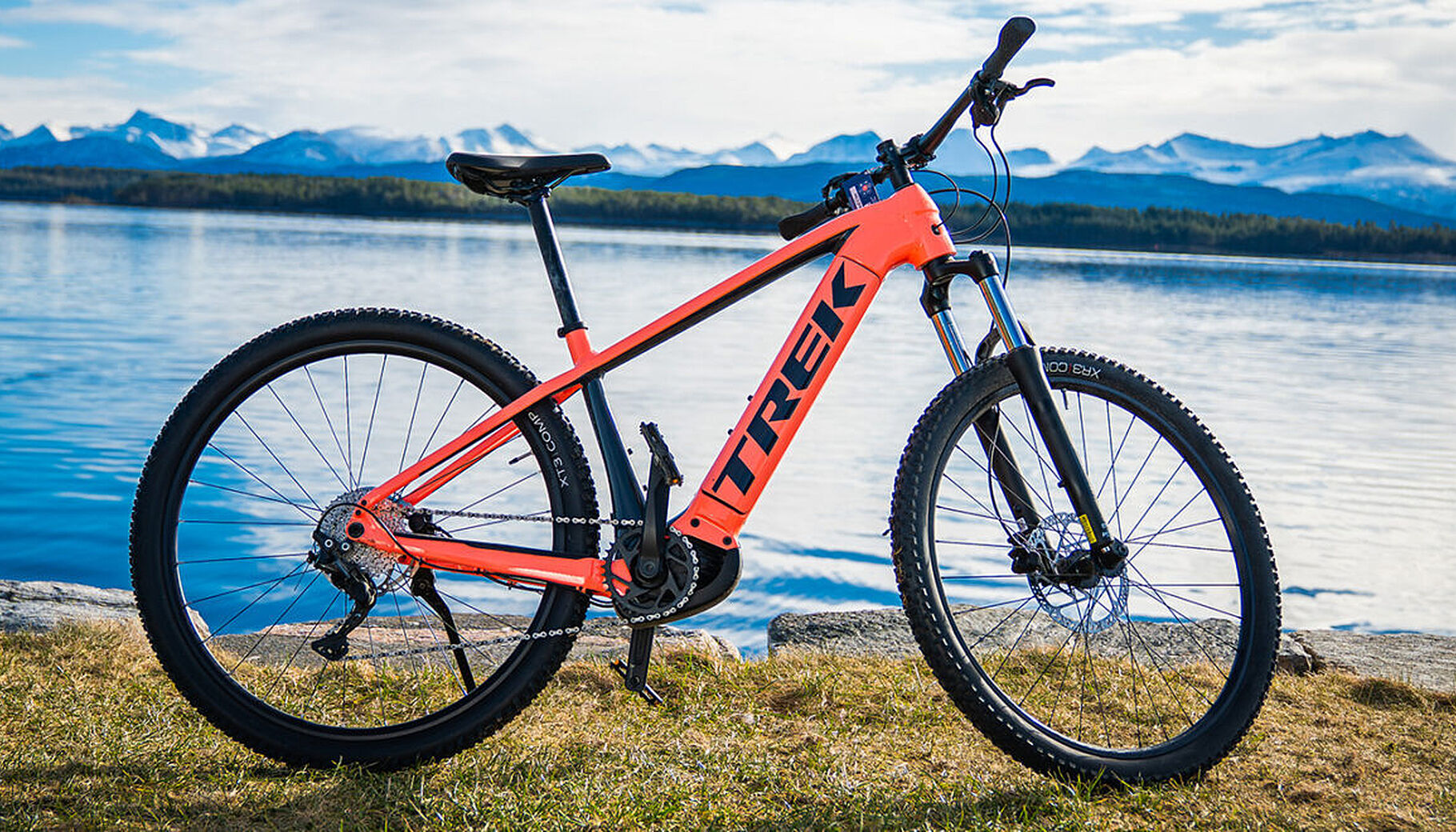 Kjøp hos RESER: Opplev friheten på to hjul med en TREK elsykkel – kraft, komfort og eventyr i hver eneste tur!